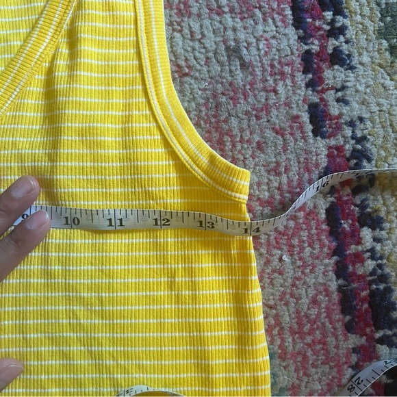 Old Navy Yellow Striped Women's Tank Top size L - Picture 2 of 5